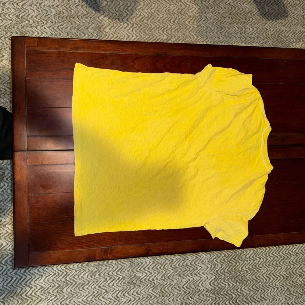 American Eagle Outfitters Bright Yellow V-Neck Tee - Picture 4 of 4